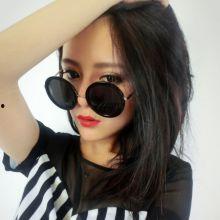 黑色欧美墨镜图片女生,欧美风黑色墨镜下的魅力女生