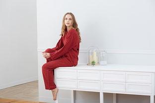 睡衣欧美拍照图片,尽显时尚慵懒魅力